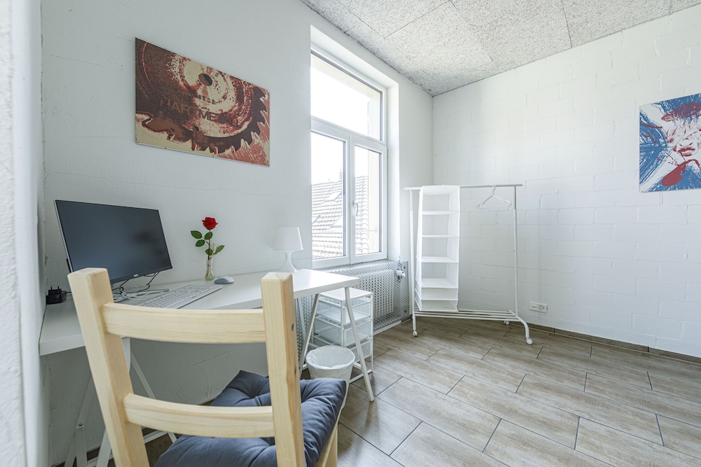 Basic Double Room, Non Smoking (Yellow Inn 21) - Photo 4