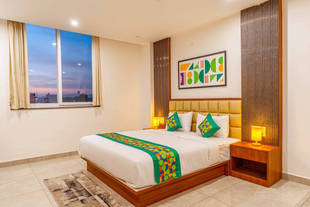 Deluxe Room - Photo 3