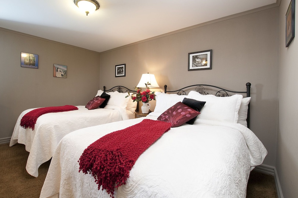 Comfort Room, 2 Double Beds (Joan) photo 3