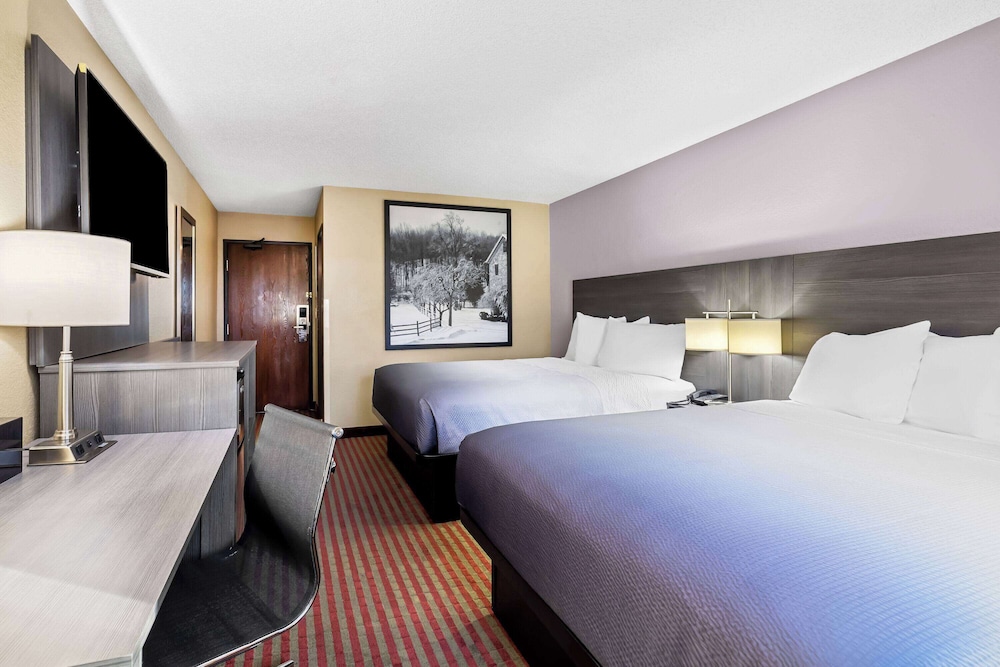 Room, 2 Queen Beds, Non Smoking - Photo 5