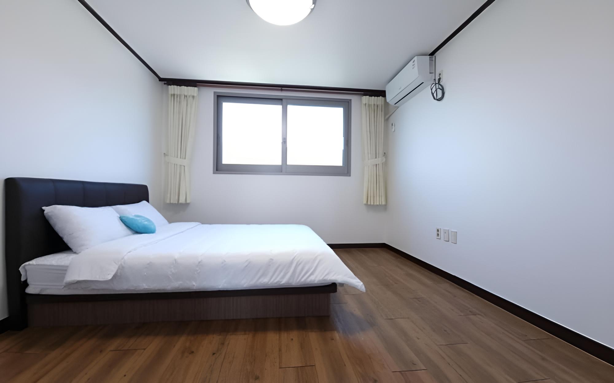 Room (22 pyeong Two Bedroom (3F Ocean View )