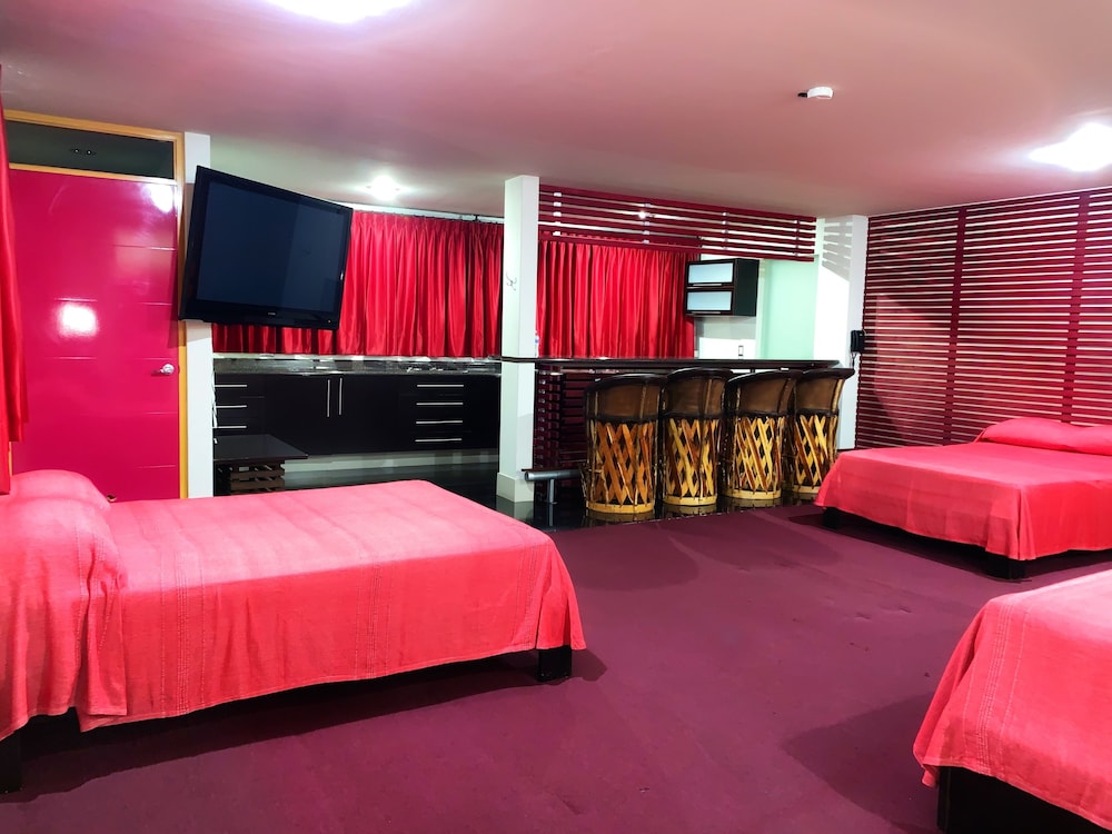 Family Suite, Multiple Beds, Non Smoking photo 1