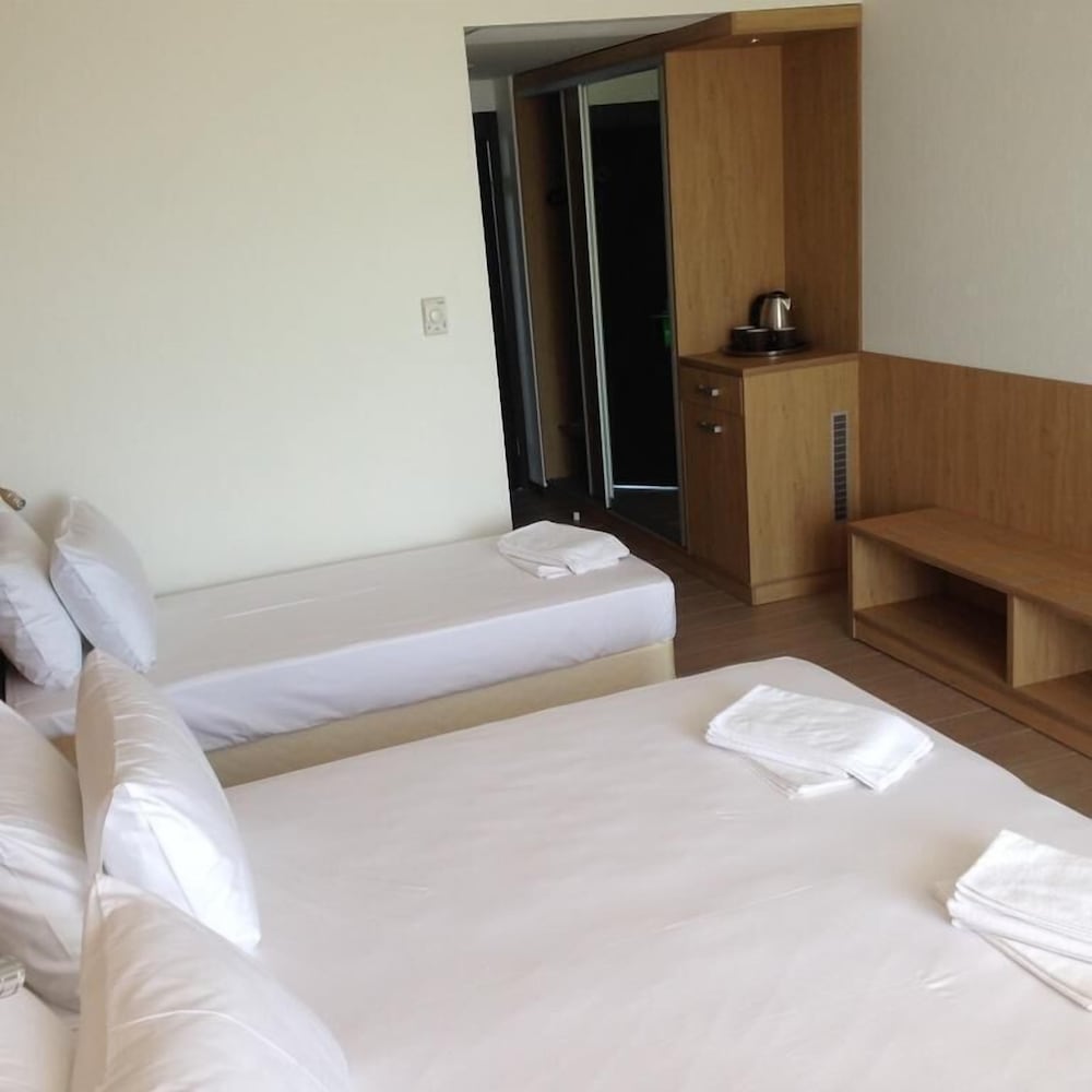 Junior Suite, Balcony, Partial Sea View (Triple) photo 2