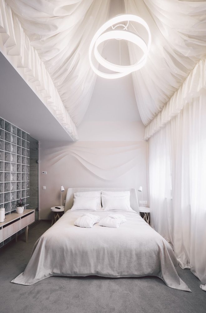 Honeymoon Suite photo 1