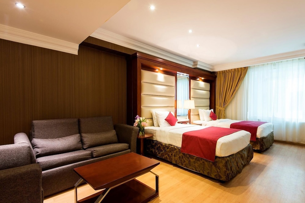 Standard Room, 1 King Bed, Non Smoking photo 3