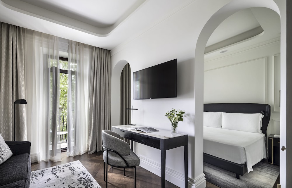 Junior Suite, 1 King Bed (Via Veneto View)