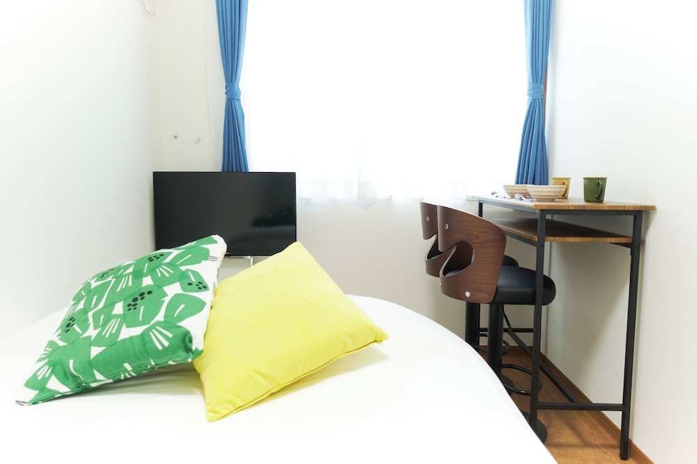 E (2p) photo 3