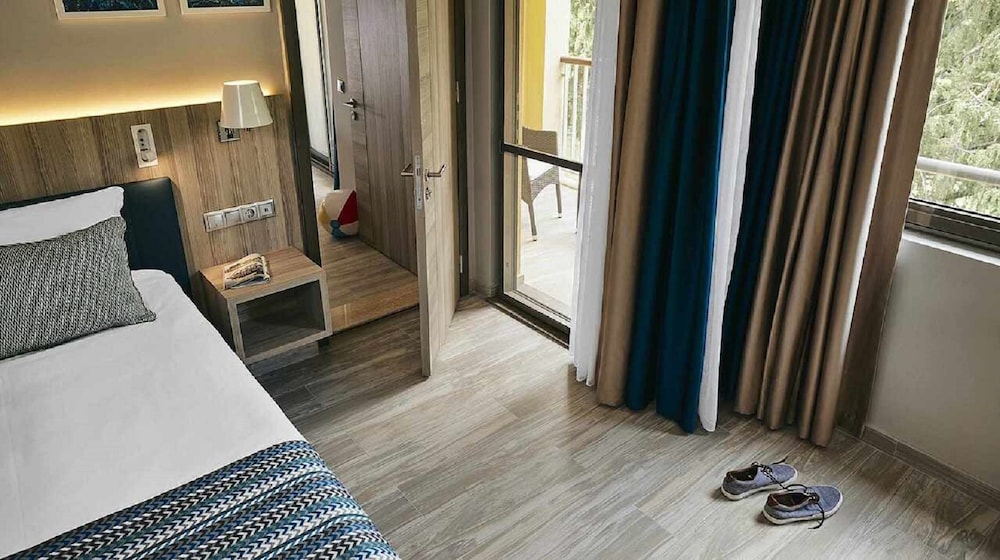 Family Double Room, Connecting Rooms (Classic Sea Side - Triple Use)