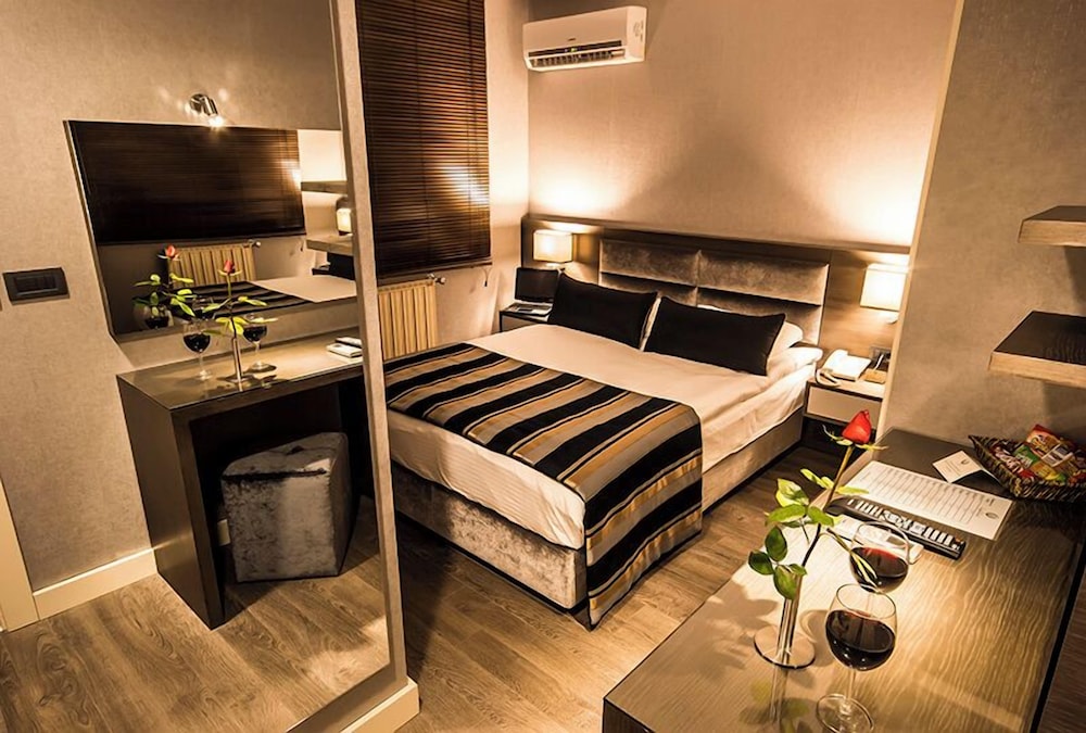 Economy Room