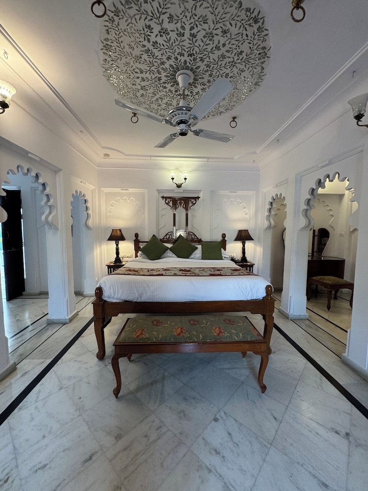 Suite With Lake and Garden View photo 1