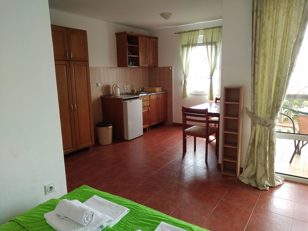 Design Apartment, Sea View, Beachside photo 3