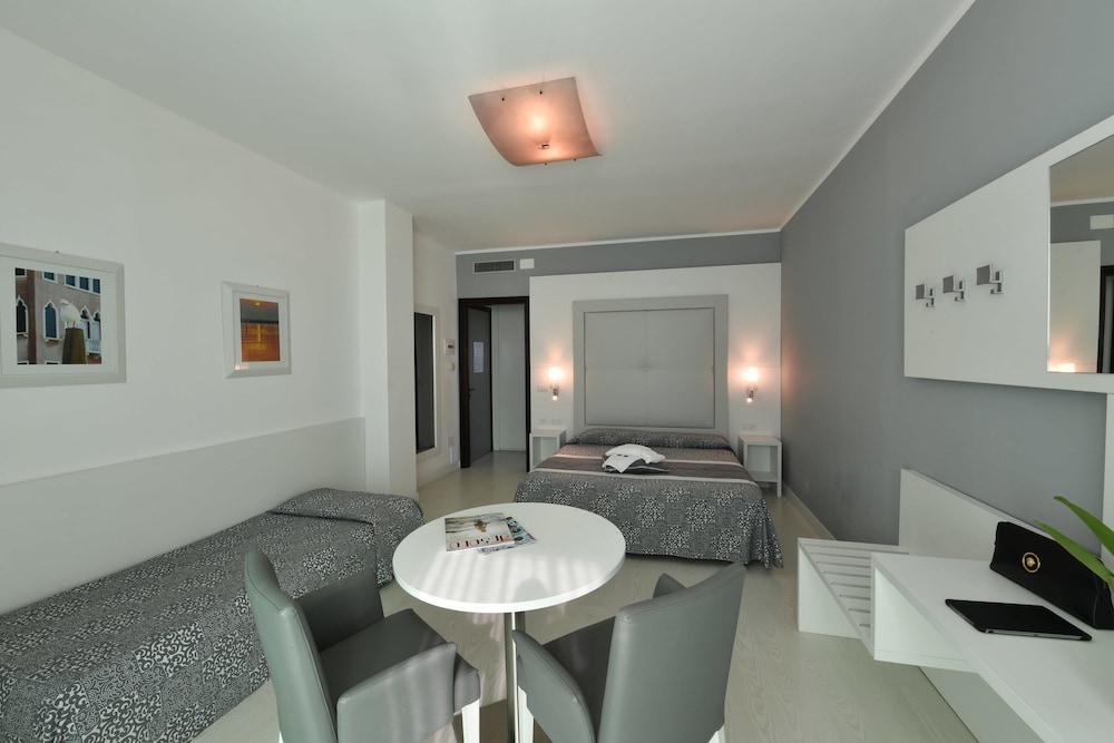 Executive Triple Room, Sea View (Comfort) photo 2