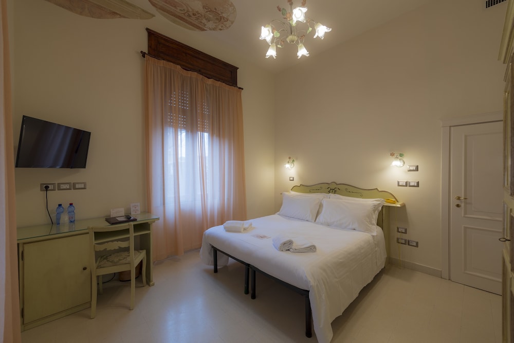 Classic Double Room, Garden View - Photo 1