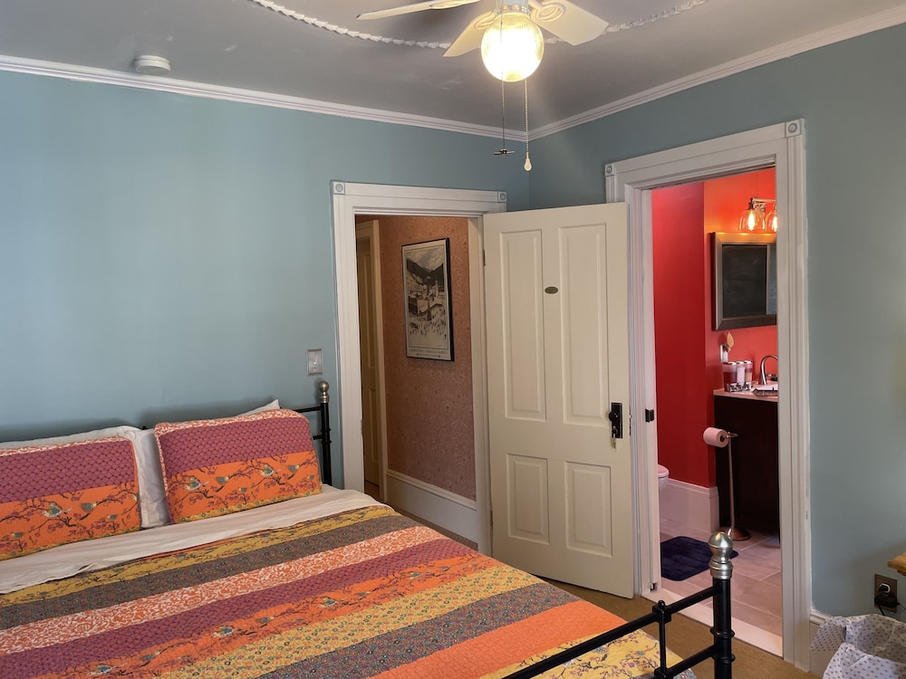 Comfort Single Room, 1 Queen Bed, Private Bathroom photo 1