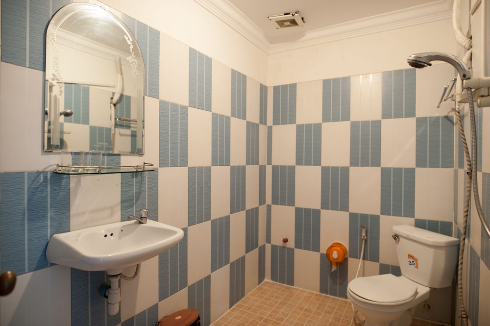 Standard Triple Room, Multiple Beds, City View photo 3