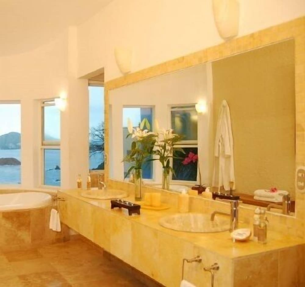 Family Townhome, 4 Bedrooms, Mountain View, Poolside photo 3
