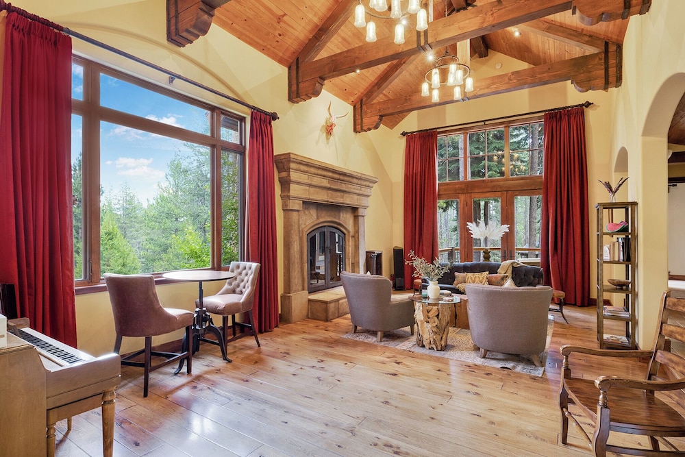 House, Multiple Beds, Patio, Mountain View (Star Haven Retreat)