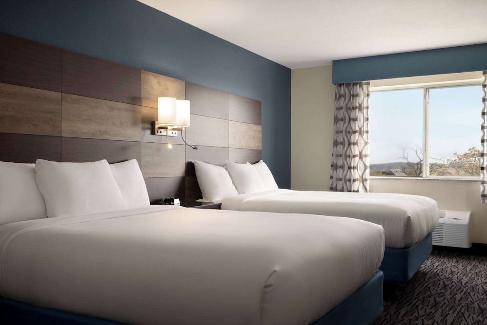 Room, 2 Queen Beds, Non Smoking - Photo 1