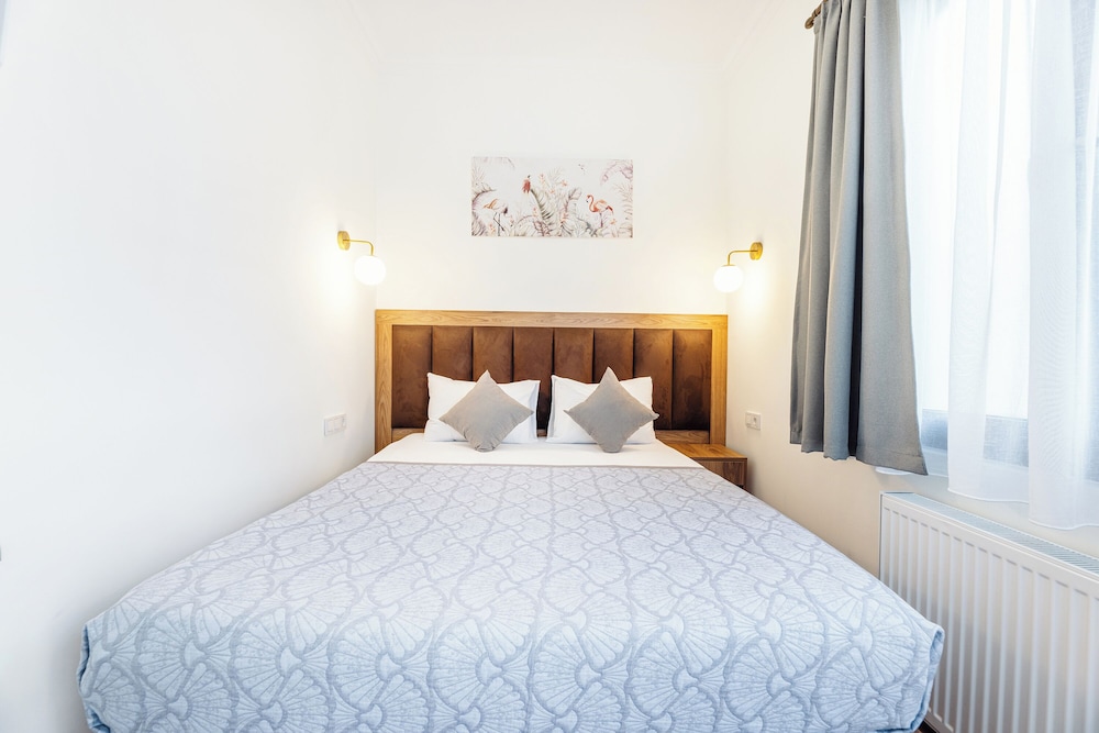 Economy Double Room, 1 Queen Bed - Photo 7