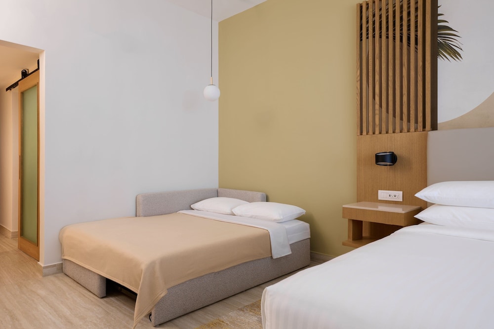 Room, 1 King Bed with Sofa bed (Oceanfront, View) - Photo 4