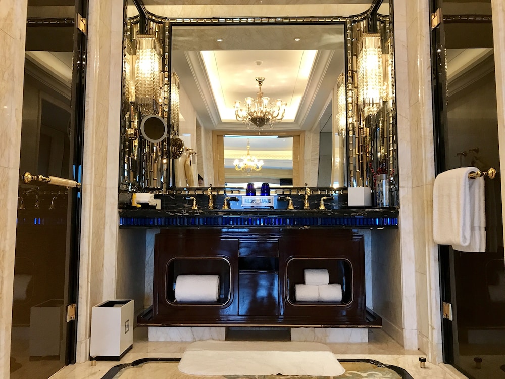 Deluxe Suite photo 2
