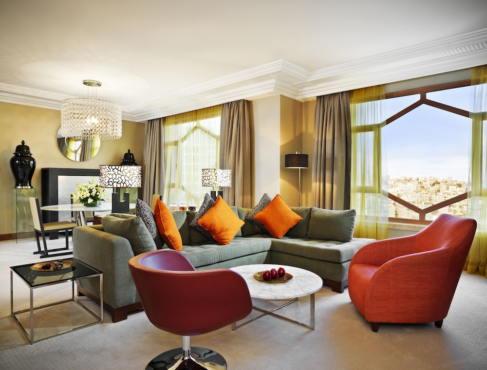 Grand, Executive Suite - Photo 5