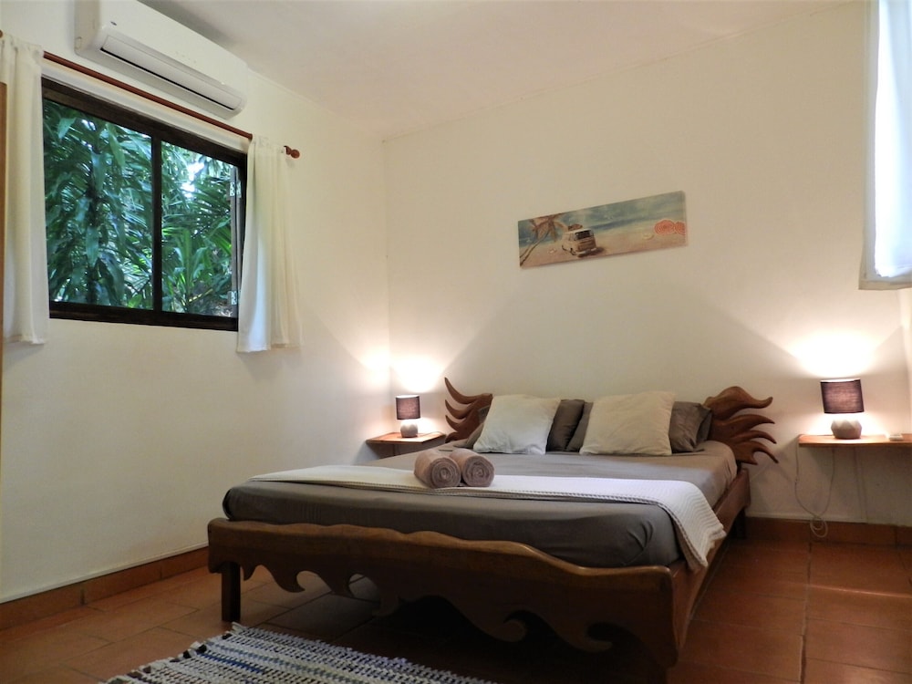 Traditional Apartment, 1 Queen Bed, Kitchen, Garden View