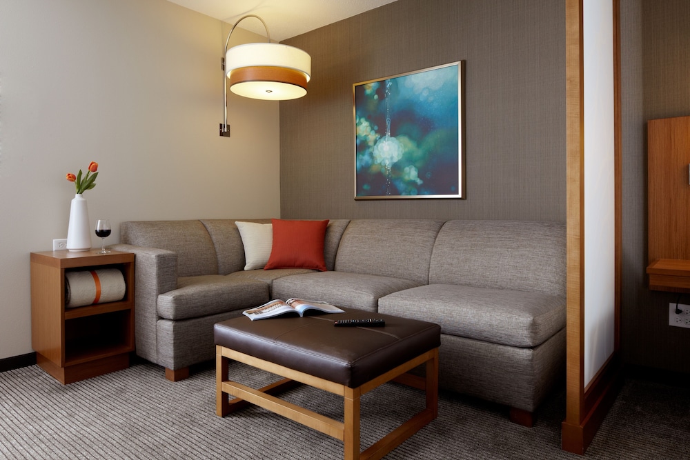 Room, 1 Queen Bed with Sofa bed (High Floor) photo 3
