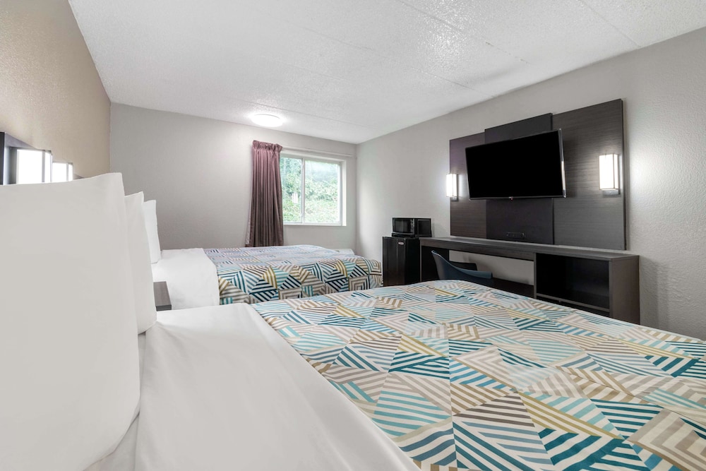 Deluxe Room, 2 Double Beds, Smoking, Refrigerator & Microwave - Photo 3