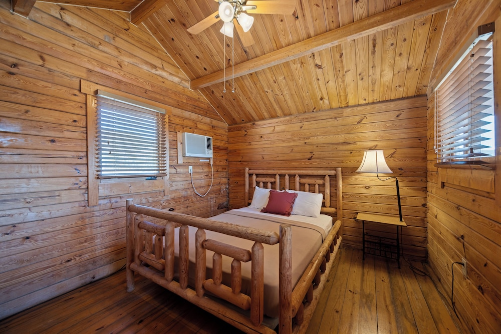 Basic Cabin, 1 Queen Bed, Shared Bathhouse, Mountain View
