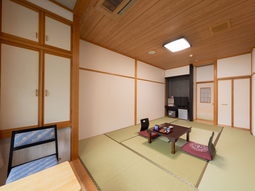 [Non-smoking] Japanese-style room with 10 tatami mats (Toilet/No bathroom)