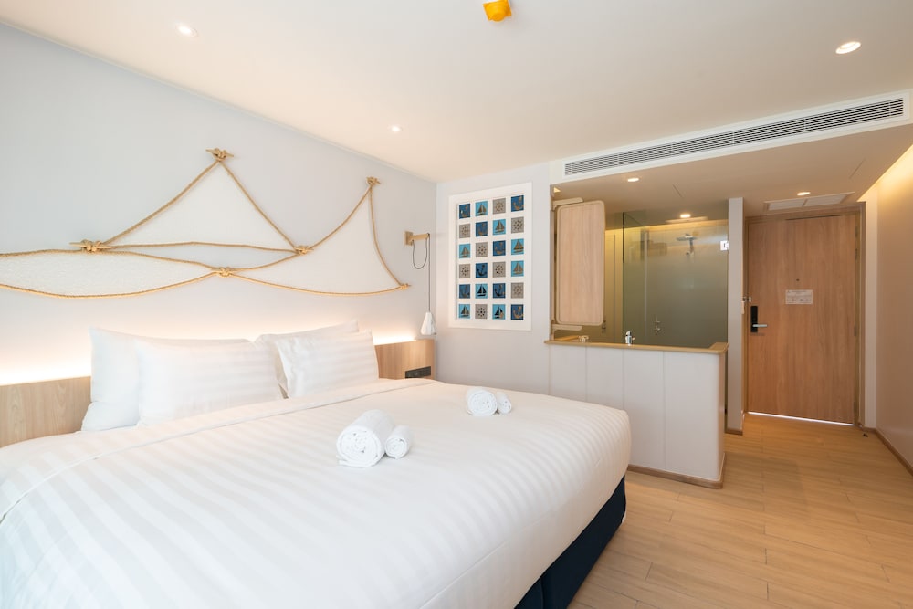 Deluxe Double Room, Pool Access with Pool View - Photo 18