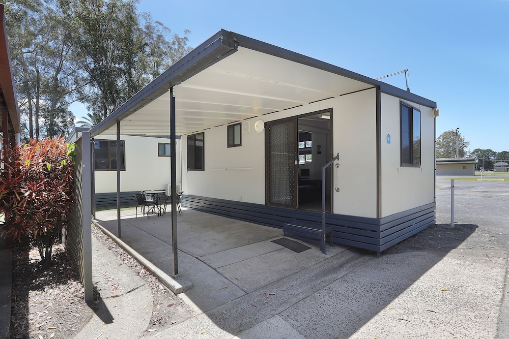 Basic Cabin - Sleeps 4 - Dog Friendly photo 2