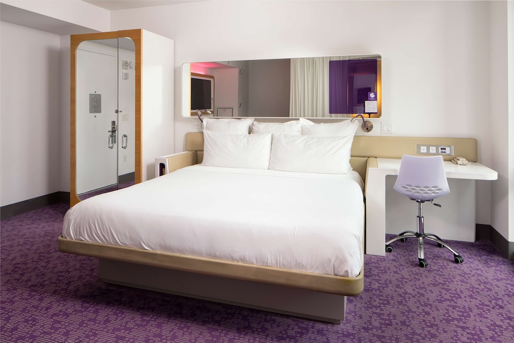 Junior Suite, 1 King Bed (First Class)