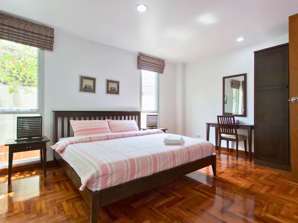 One bedroom suite with Double bed photo 2