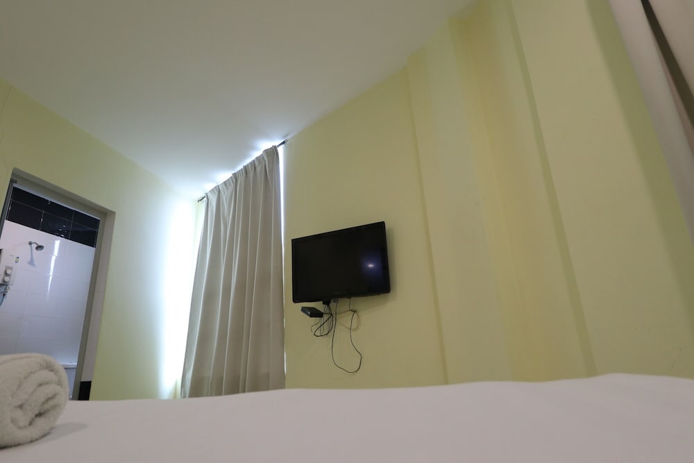 Standard Room, 1 Queen Bed - Photo 3