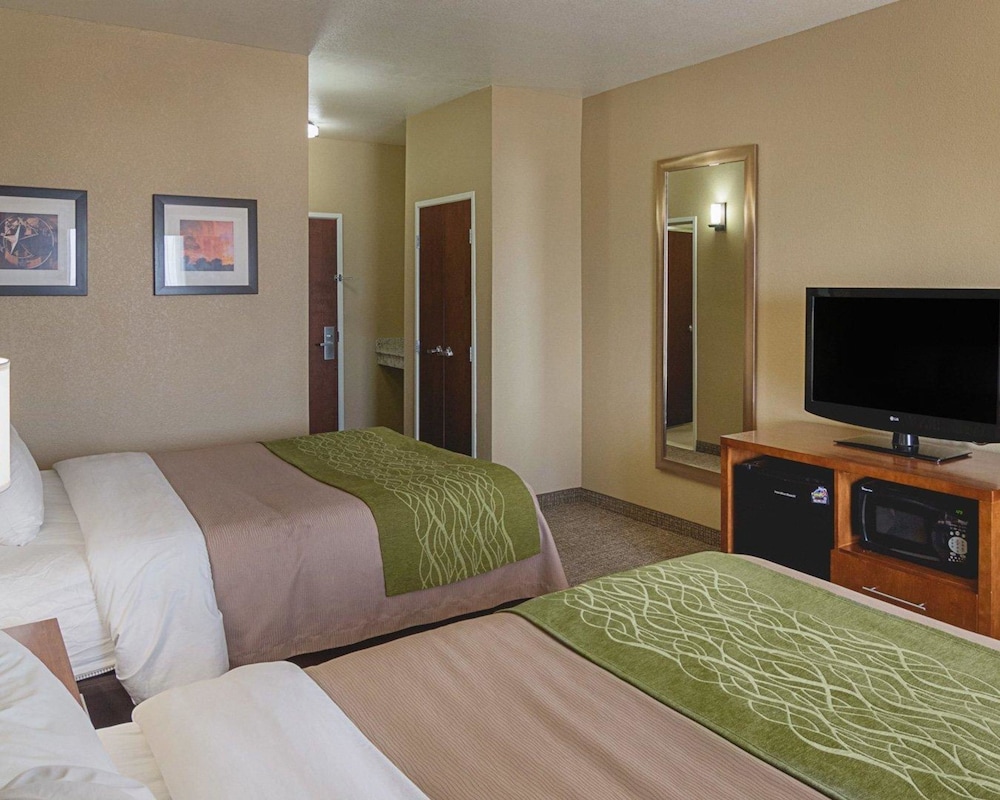 Standard Room, 2 Queen Beds, Non Smoking photo 3