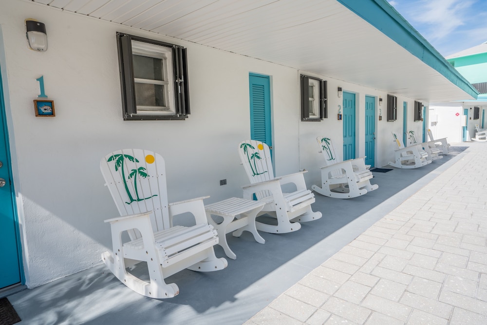 Standard Room, 2 Double Beds, Patio, Sea View photo 3