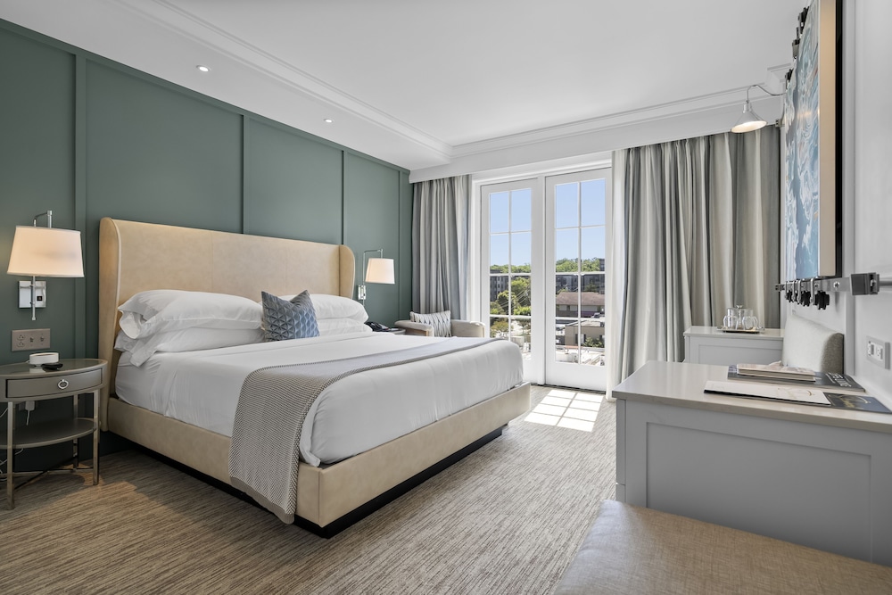 Superior Room, 1 King Bed photo 1