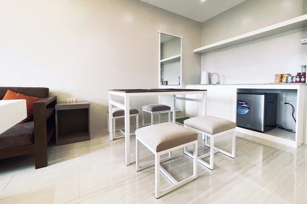 Suite Room - Photo 5