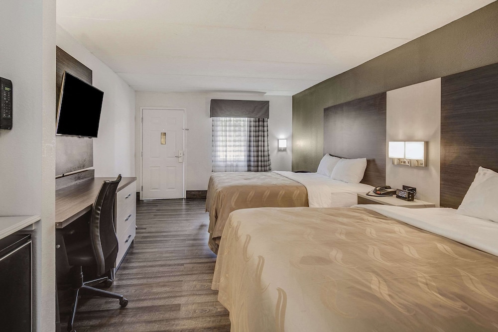 Standard Room, 2 Queen Beds, Non Smoking - Photo 2