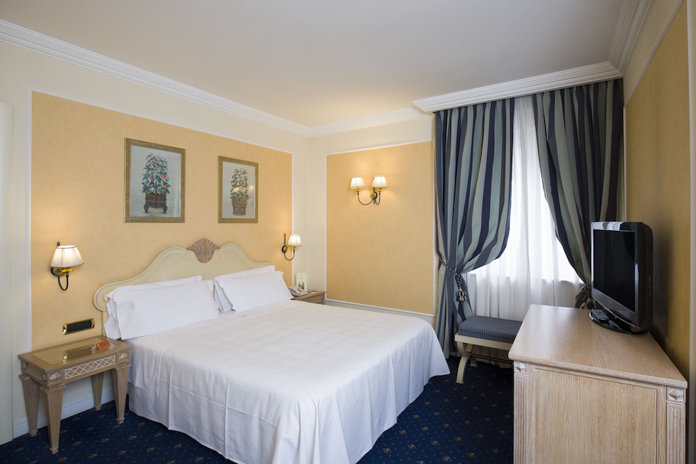 Classic Double Room Single Use photo 2