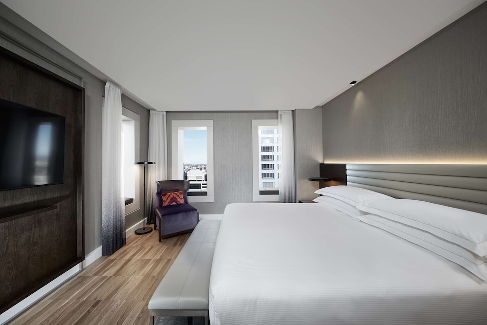 Suite, 1 King Bed (Master Suite, Executive Lounge Access)