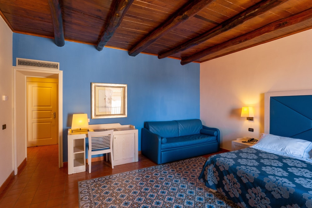 Deluxe Room - Photo 2