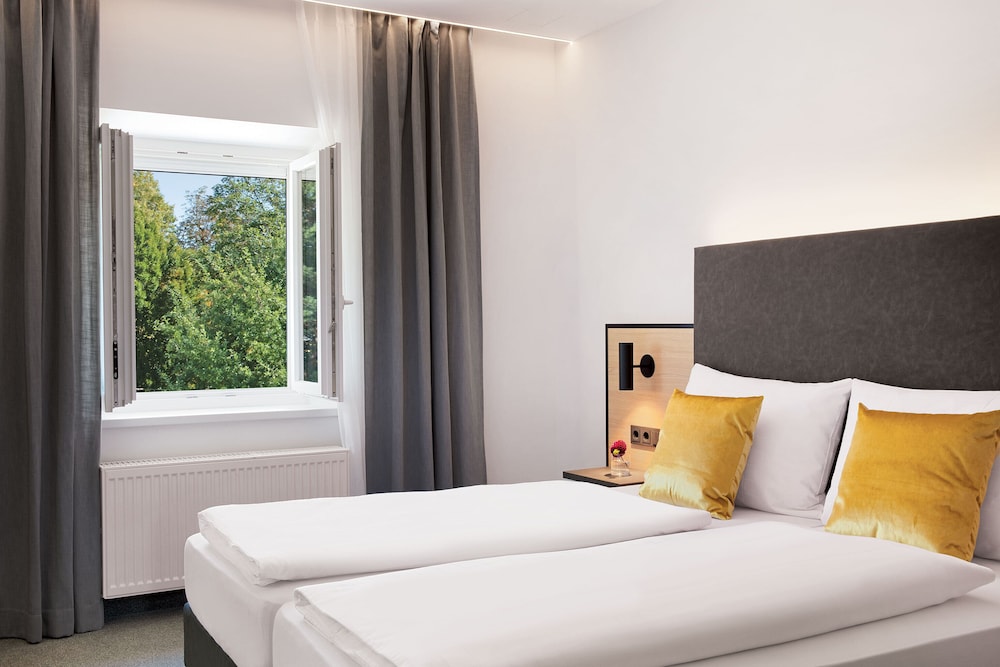 Comfort Room, 1 King Bed, Non Smoking, Ensuite (Single Use)