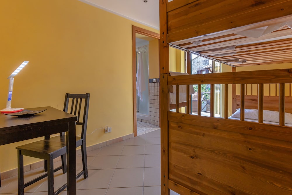 Comfort Apartment, 3 Bedrooms, Terrace photo 2