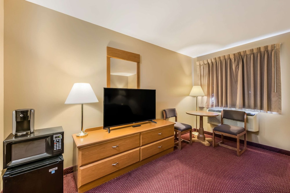 Room, 1 King Bed, Accessible, Non Smoking (No Pets Allowed) - Photo 2