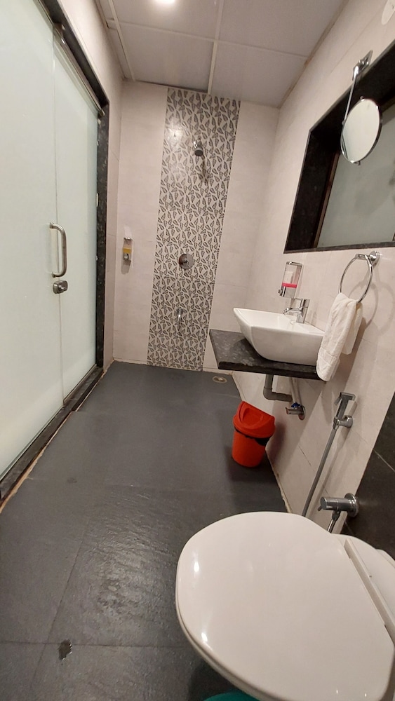 Deluxe Room - Photo 3