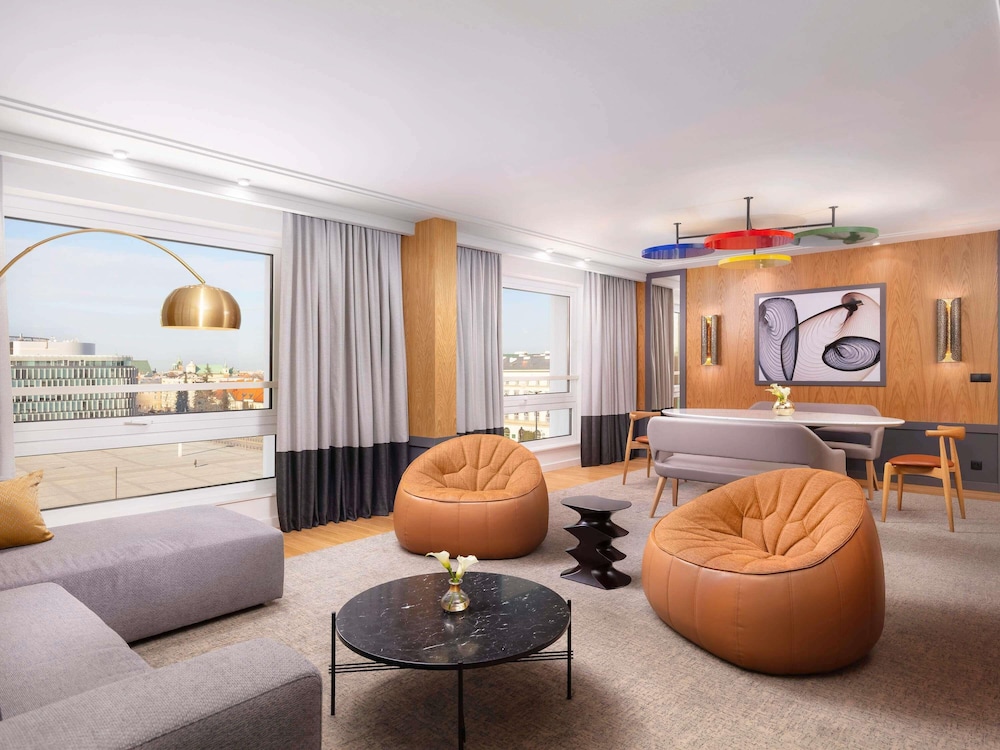 Luxury Suite, 1 King Bed, Kitchenette (Opera) - Photo 3