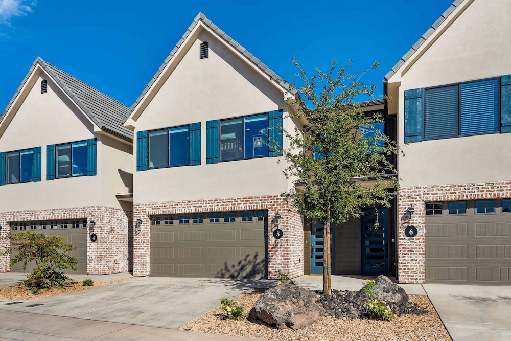 Townhome, 3 Bedrooms photo 2